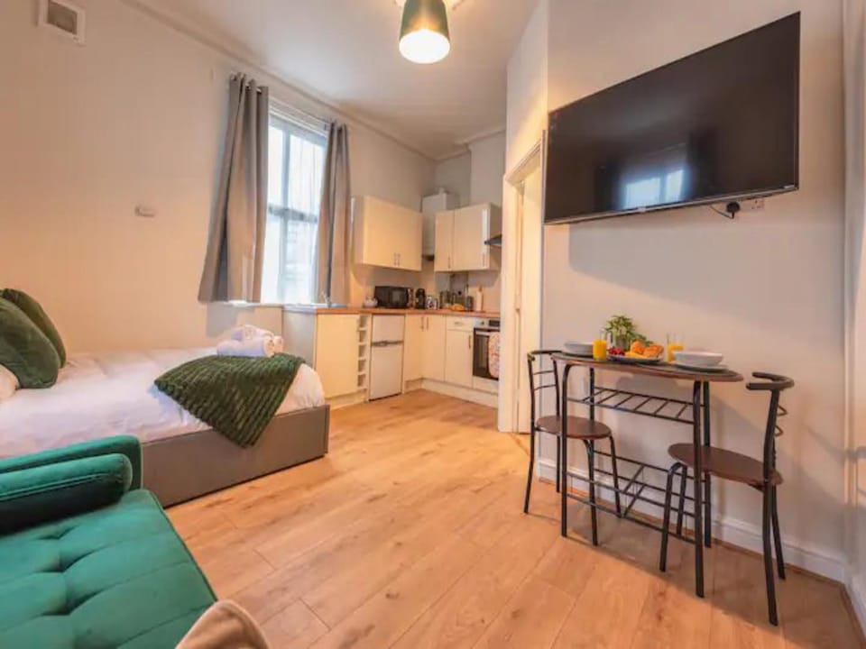 Kitchen or kitchenette, Living room, Other, Seating area, Dining area, stove