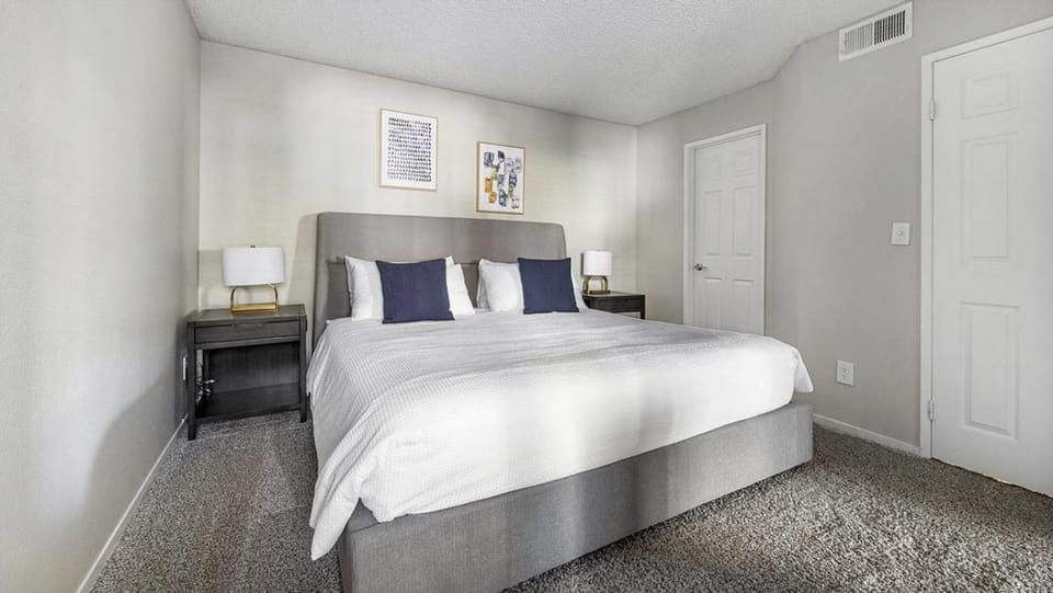Landing Modern Apartment with Amazing Amenities (ID1396X182) Apartment in Spring Valley