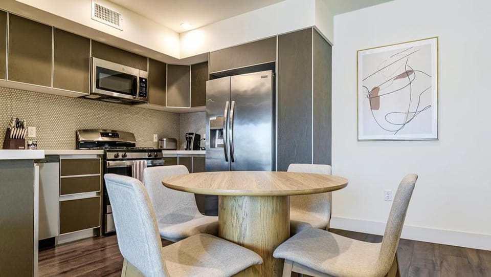 Landing Modern Apartment with Amazing Amenities (ID3341X38) Apartment in West Hollywood