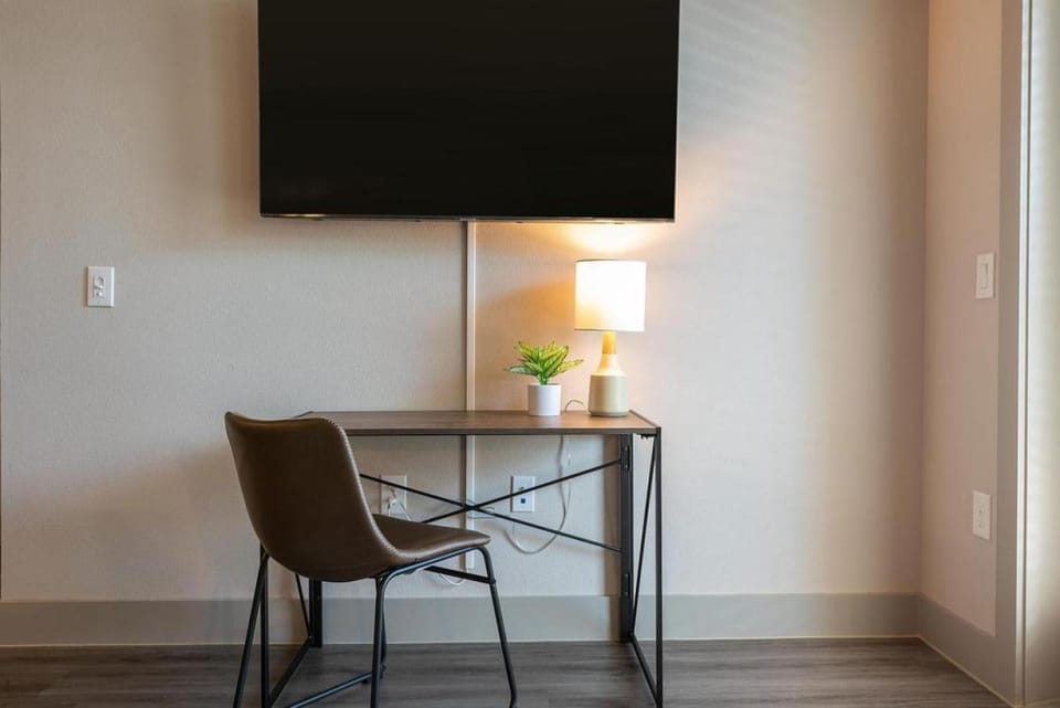 Landing Modern Apartment with Amazing Amenities (ID3473X94) Apartment in Montopolis