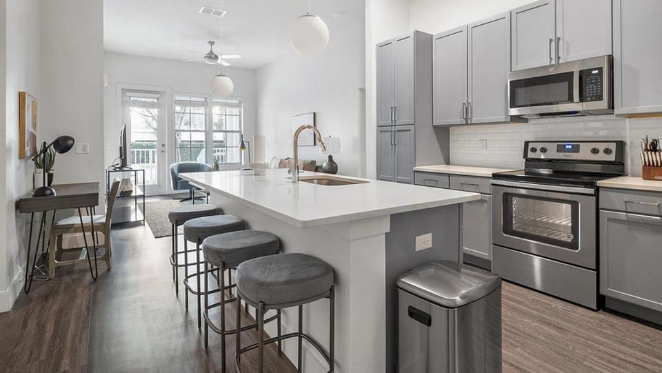 Landing Modern Apartment with Amazing Amenities (ID1384X699) Apartment in Orlando