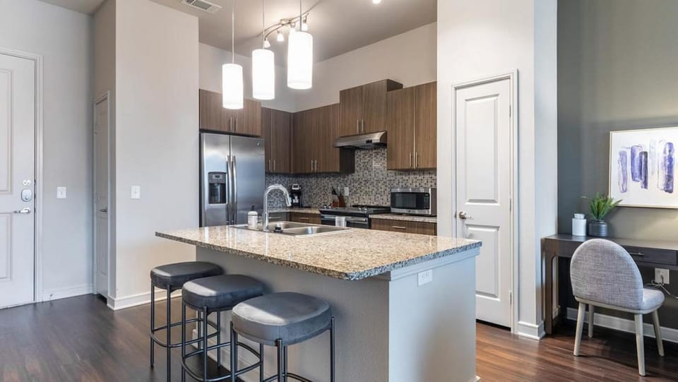 Landing Modern Apartment with Amazing Amenities (ID9245X93) Apartment in Irving
