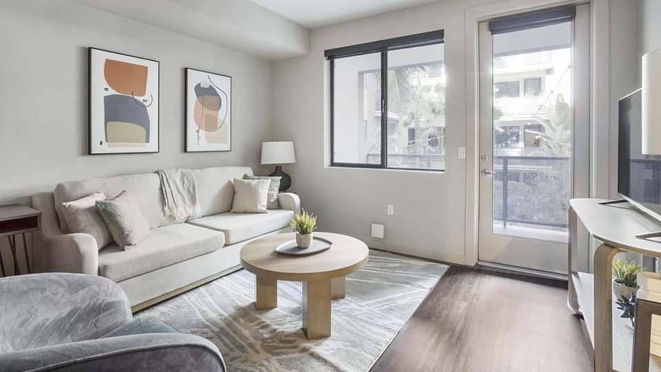 Landing Modern Apartment with Amazing Amenities (ID1208X543) Apartment in Orange