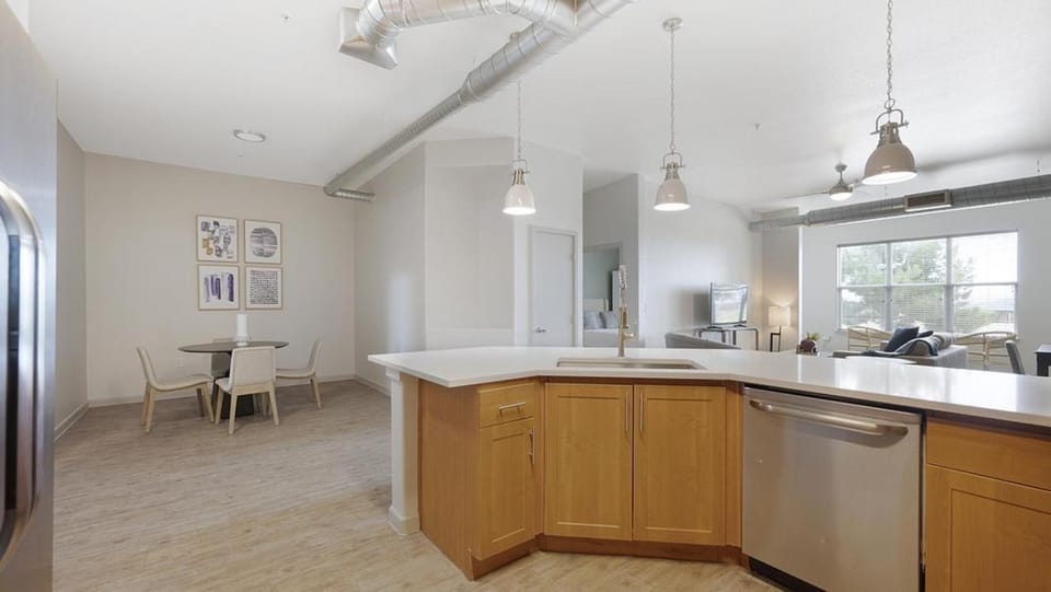 Landing Modern Apartment with Amazing Amenities (ID9933X22) Apartment in Las Vegas