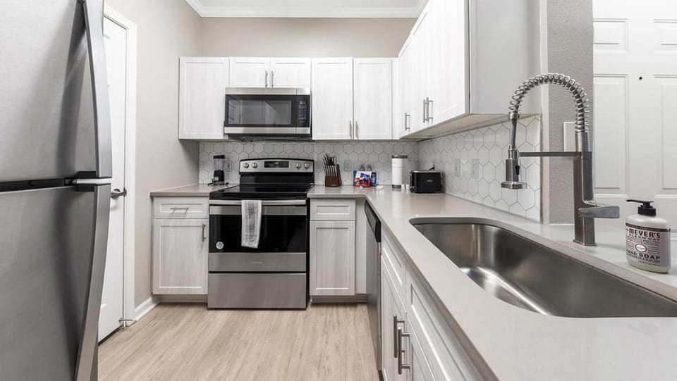 Landing Modern Apartment with Amazing Amenities (ID1208X307) Apartment in Raleigh