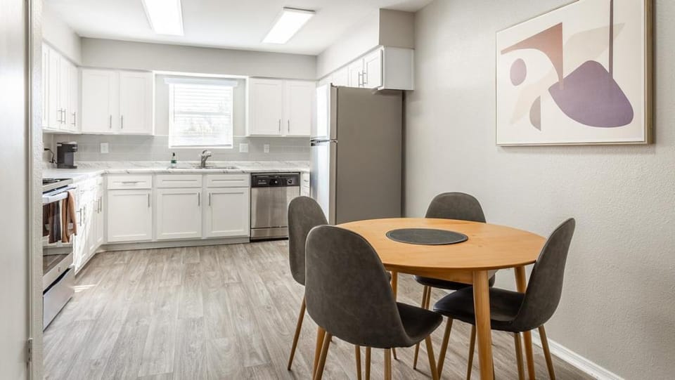 Landing Modern Apartment with Amazing Amenities (ID2934X08) Apartment in Georgetown