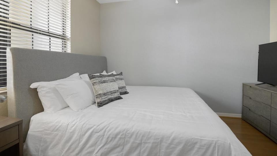 Landing Modern Apartment with Amazing Amenities (ID4287X35) Apartment in Orlando