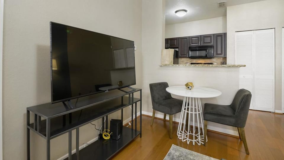 Landing Modern Apartment with Amazing Amenities (ID4287X35) Apartment in Orlando