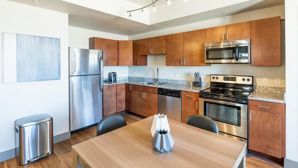 Landing Modern Apartment with Amazing Amenities (ID7430X94) Apartment in Loveland