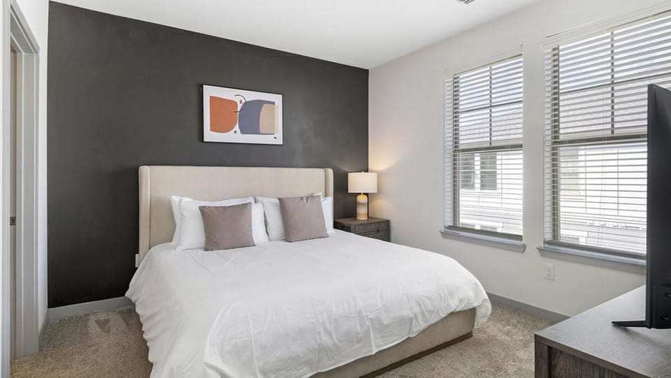 Landing Modern Apartment with Amazing Amenities (ID1167X724) Apartment in Homewood