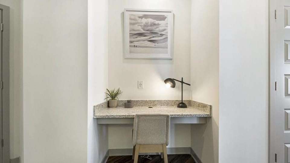 Landing Modern Apartment with Amazing Amenities (ID1167X724) Apartment in Homewood
