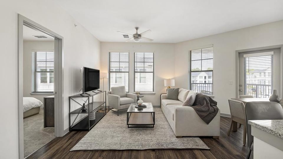 Landing Modern Apartment with Amazing Amenities (ID1167X724) Apartment in Homewood