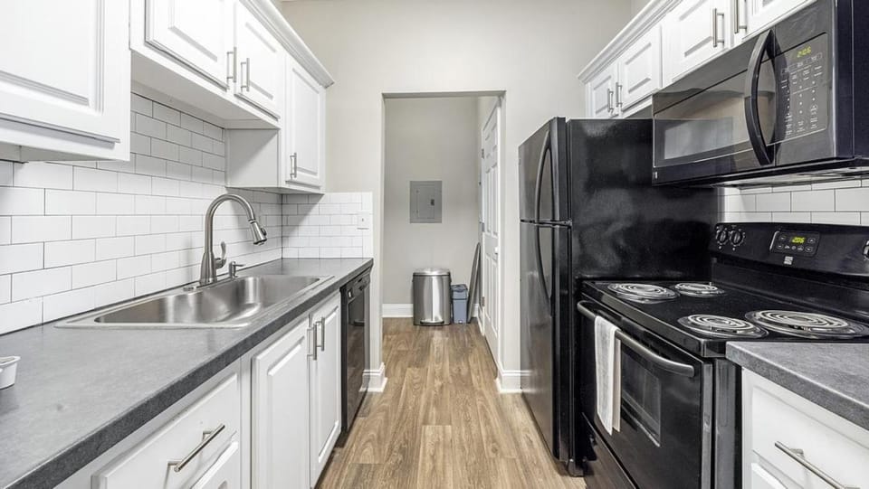 Landing Modern Apartment with Amazing Amenities (ID6915X18) Apartment in McDonough