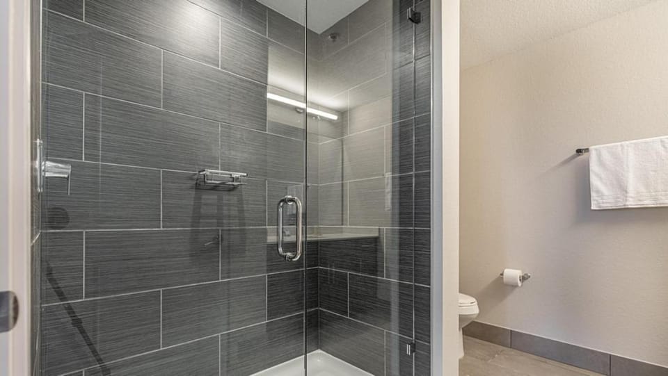 Landing Modern Apartment with Amazing Amenities (ID8510X58) Apartment in Lee County