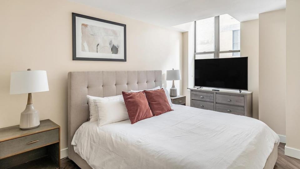 Landing Modern Apartment with Amazing Amenities (ID4643) Apartment in Windsor