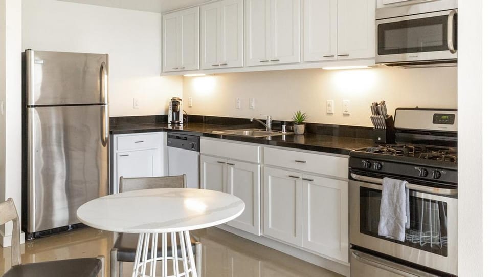 Landing Modern Apartment with Amazing Amenities (ID4083X87) Apartment in Emeryville