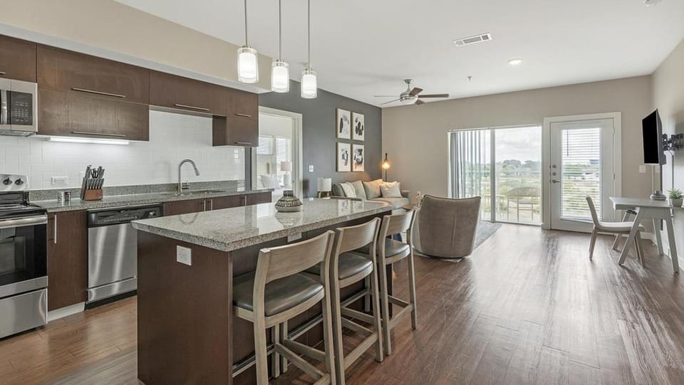 Landing Modern Apartment with Amazing Amenities (ID1197X127) Apartment in Leander
