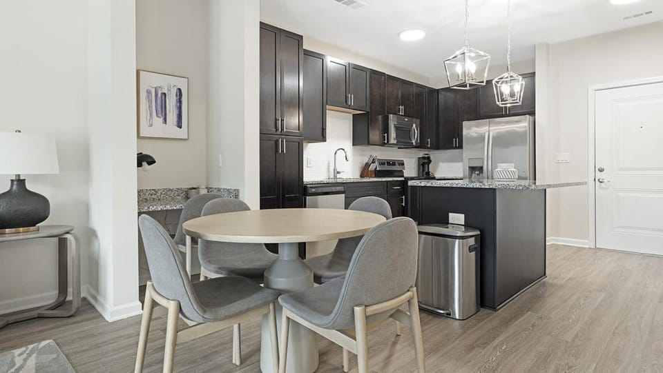 Landing Modern Apartment with Amazing Amenities (ID3112X62) Apartment in Mount Pleasant