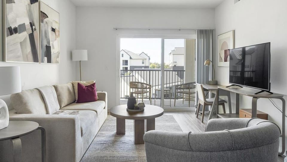 Landing Modern Apartment with Amazing Amenities (ID1377X491) Apartment in Windemere