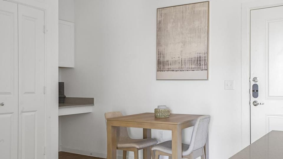 Landing Modern Apartment with Amazing Amenities (ID1377X491) Apartment in Windemere