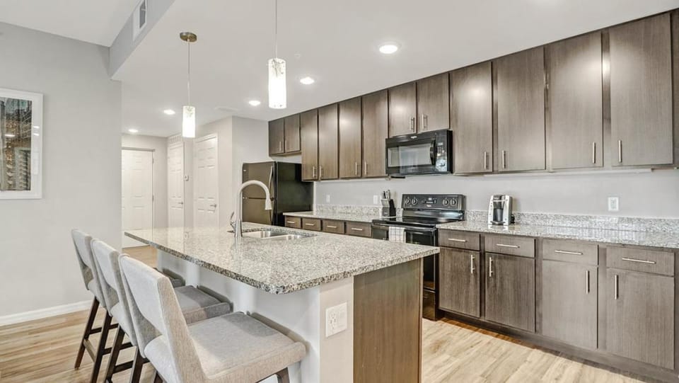 Landing Modern Apartment with Amazing Amenities (ID8394X24) Apartment in Cape Coral