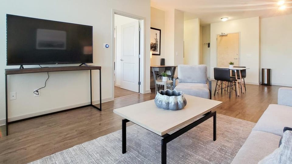 Landing Modern Apartment with Amazing Amenities (ID3173X70) Apartment in Denver