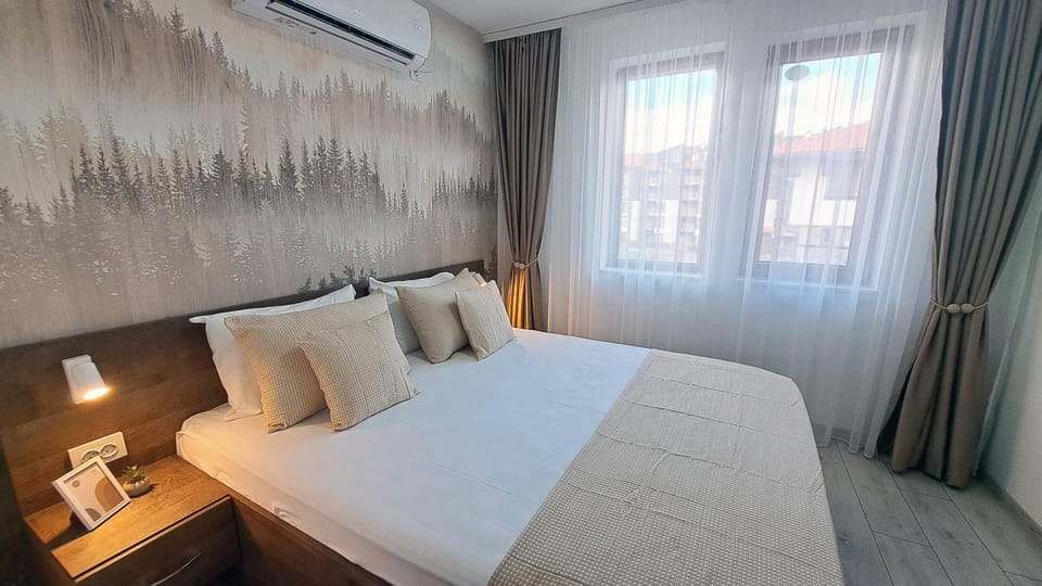 Bed, Photo of the whole room, Bedroom, air conditioner
