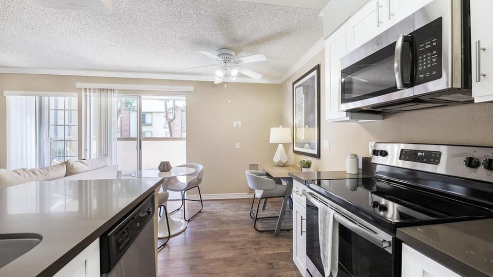 Landing Modern Apartment with Amazing Amenities (ID8322X41) Apartment in Chino