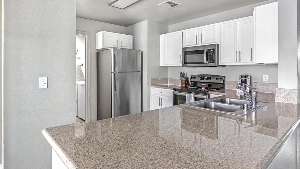 Landing Modern Apartment with Amazing Amenities (ID4301X28) Apartment in Spring Valley