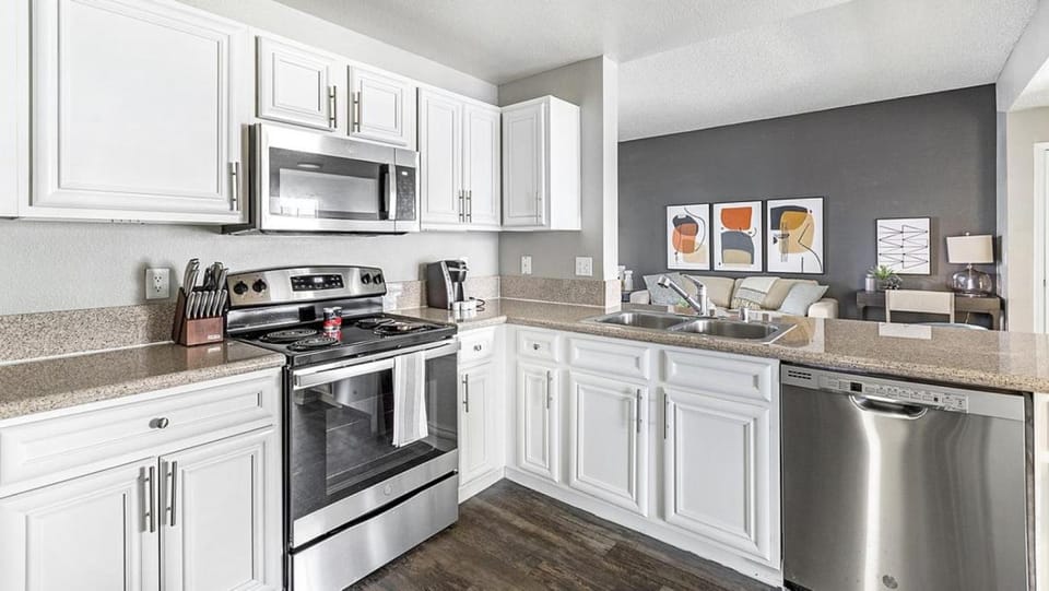 Landing Modern Apartment with Amazing Amenities (ID4301X28) Apartment in Spring Valley