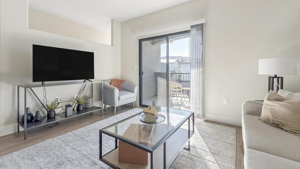 Landing Modern Apartment with Amazing Amenities (ID1167X770) Apartment in Henderson