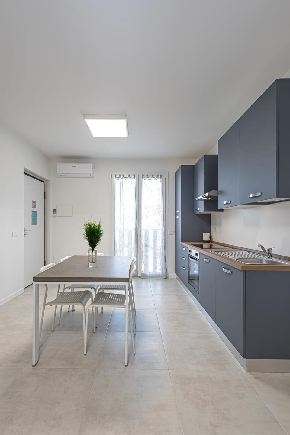 Kitchen or kitchenette, Dining area, stove, air conditioner