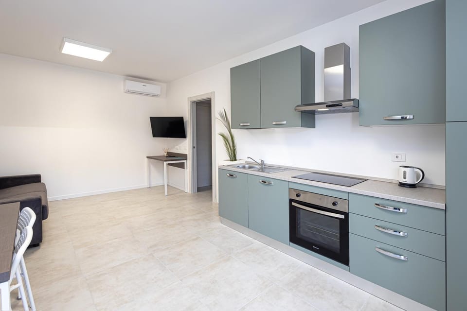 TV and multimedia, Kitchen or kitchenette, Living room, Seating area, Dining area, pet friendly, stove, air conditioner