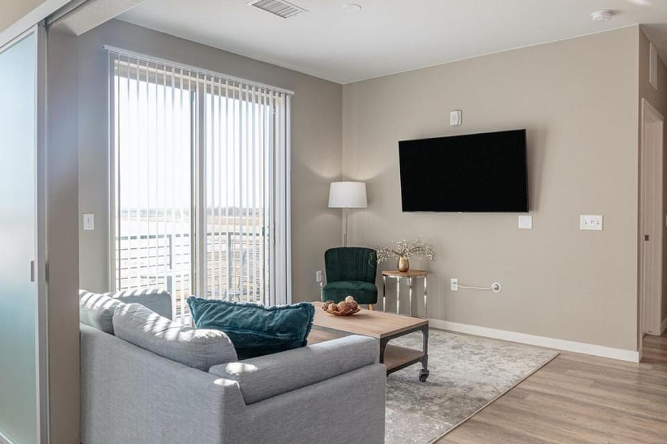 Landing Modern Apartment with Amazing Amenities (ID1297) Apartment in Commerce City