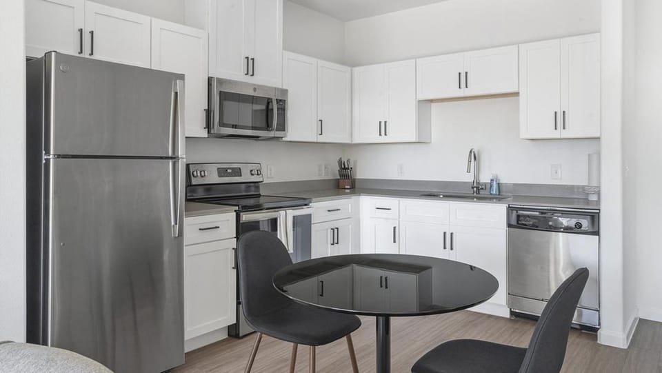 Landing Modern Apartment with Amazing Amenities (ID5327X65) Apartment in Windemere