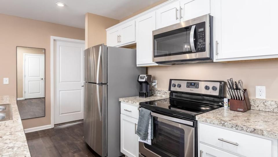 Landing Modern Apartment with Amazing Amenities (ID8358X13) Apartment in Hilliard