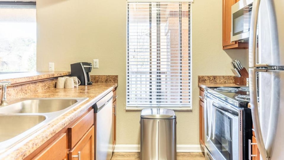Landing Modern Apartment with Amazing Amenities (ID7016X78) Apartment in Lenexa