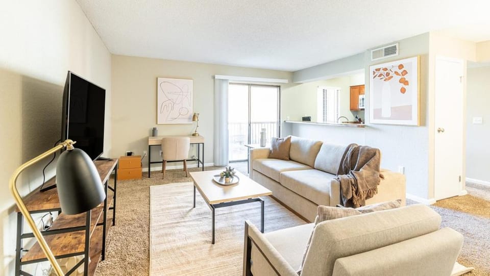 Landing Modern Apartment with Amazing Amenities (ID7016X78) Apartment in Lenexa
