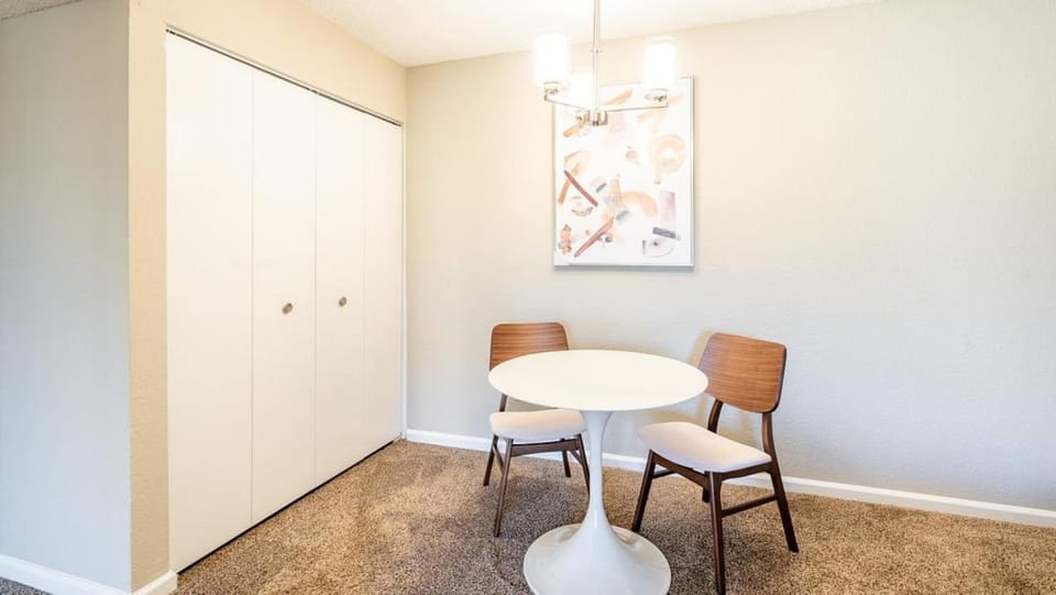 Landing Modern Apartment with Amazing Amenities (ID7016X78) Apartment in Lenexa