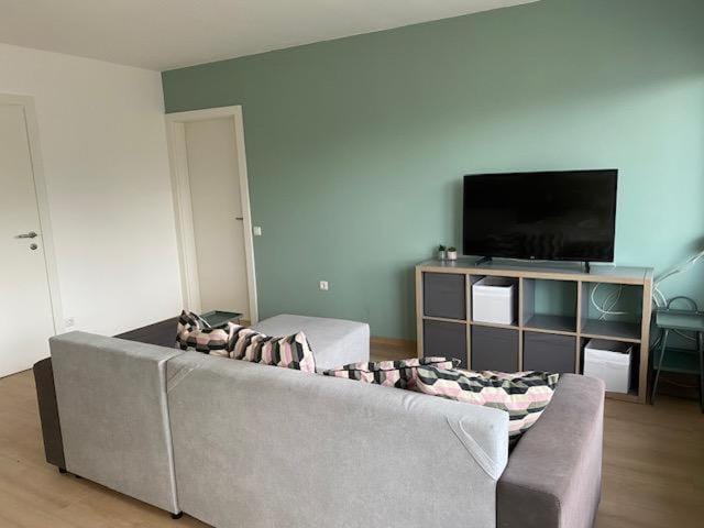 TV and multimedia, Living room, Evening entertainment