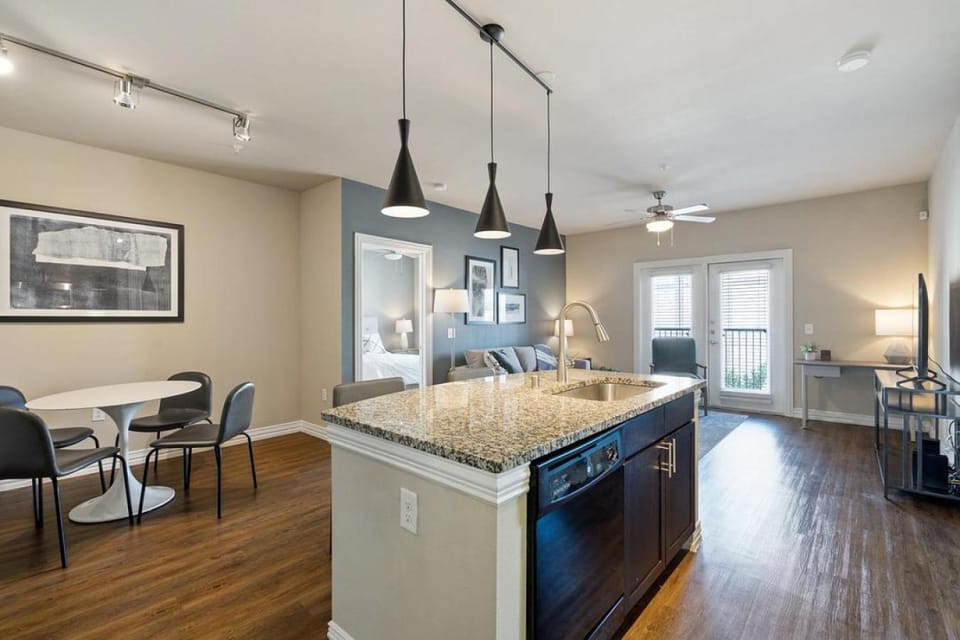 Landing Modern Apartment with Amazing Amenities (ID3876) Apartment in Addison