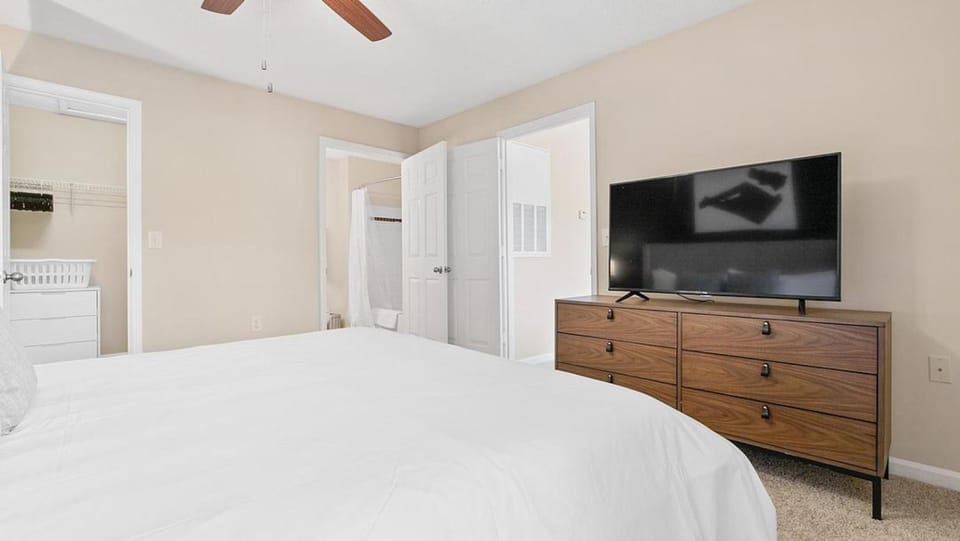 Landing Modern Apartment with Amazing Amenities (ID8171X80) Apartment in High Point