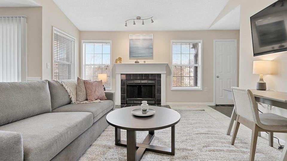 Landing Modern Apartment with Amazing Amenities (ID8171X80) Apartment in High Point