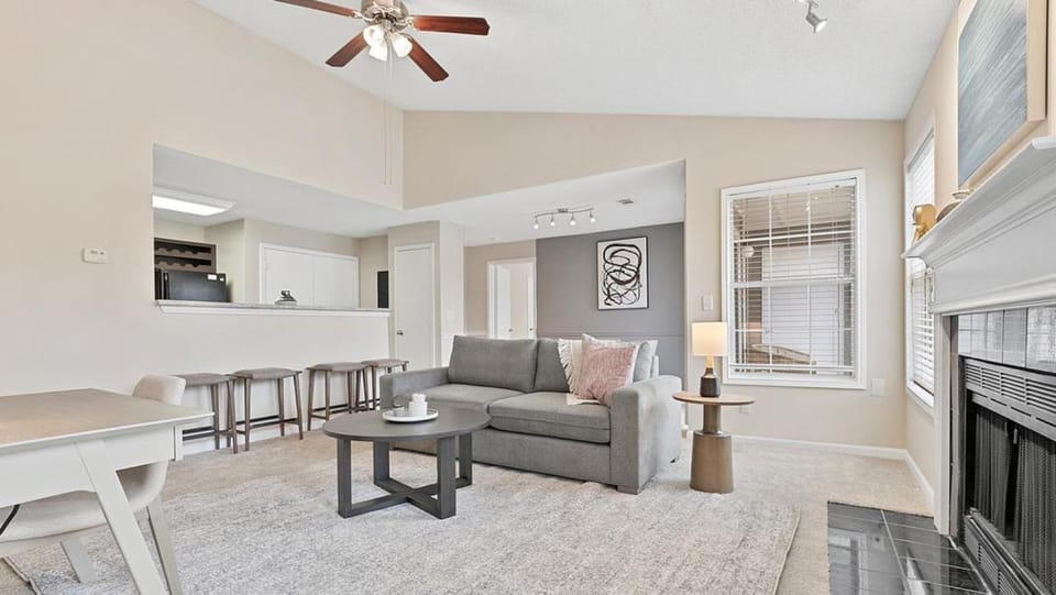 Landing Modern Apartment with Amazing Amenities (ID8171X80) Apartment in High Point