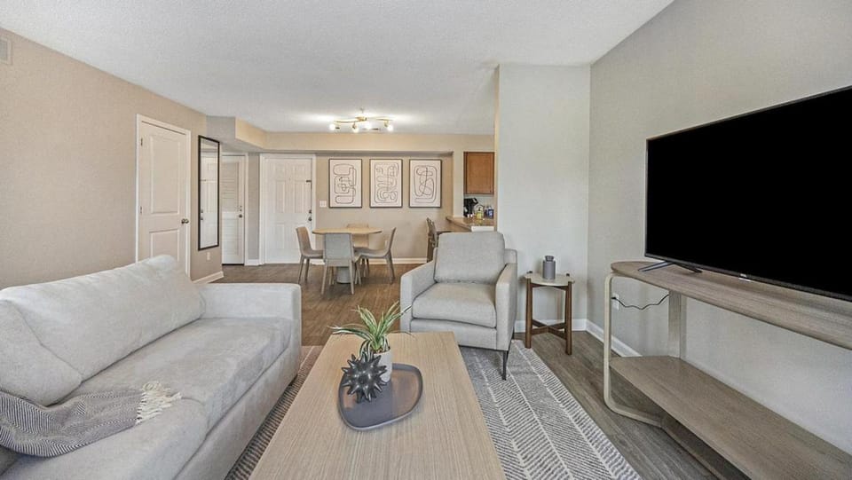 Landing Modern Apartment with Amazing Amenities (ID2806X78) Apartment in Hermitage