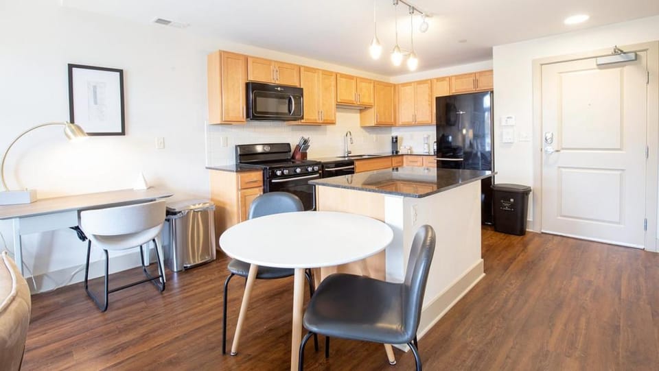 Landing Modern Apartment with Amazing Amenities (ID4566X63) Apartment in Windsor