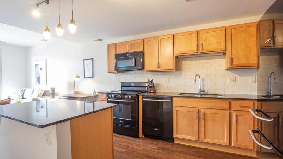 Landing Modern Apartment with Amazing Amenities (ID4566X63) Apartment in Windsor