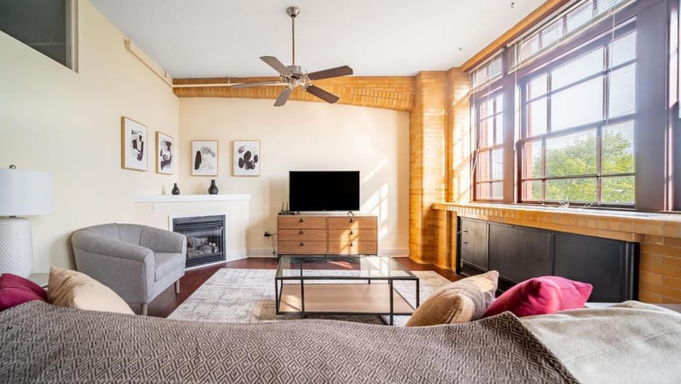 Landing Modern Apartment with Amazing Amenities (ID1214X607) Apartment in Cleveland Heights