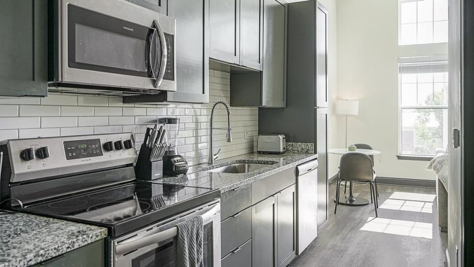Landing Modern Apartment with Amazing Amenities (ID6945X50) Apartment in Richmond