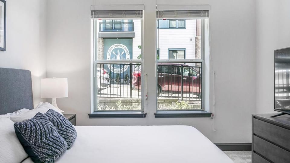 Landing Modern Apartment with Amazing Amenities (ID5873X17) Apartment in Richmond
